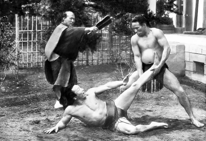 Framed Print : Japan - wrestling early 1900s Framed Print : Japan - wrestling early 1900s