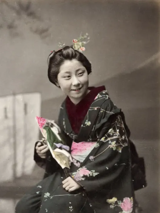 Framed Print : Japan - young woman in ornate kimono, smiling Framed Print : Japan - young woman in ornate kimono, smiling