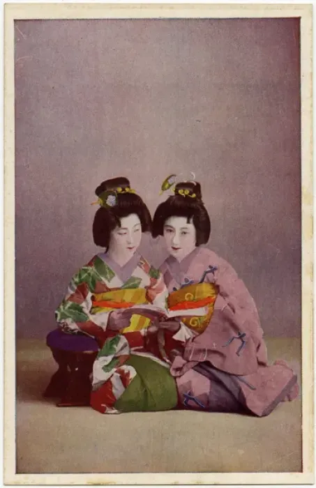 Framed Print : Two Japanese Geisha girls in colourful Kimonos Framed Print : Two Japanese Geisha girls in colourful Kimonos
