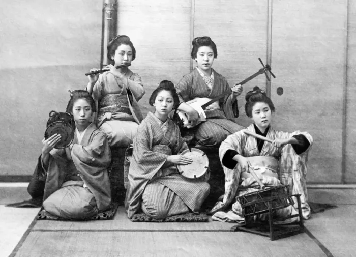 Framed Print : Japanese women playing on samisen, fuye, taiko, and tsuzumi Framed Print : Japanese women playing on samisen, fuye, taiko, and tsuzumi