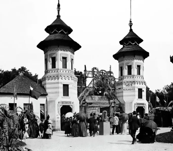 Framed Print : Javanese Pavilion, Exposition Universelle, Paris, 1889 Framed Print : Javanese Pavilion, Exposition Universelle, Paris, 1889