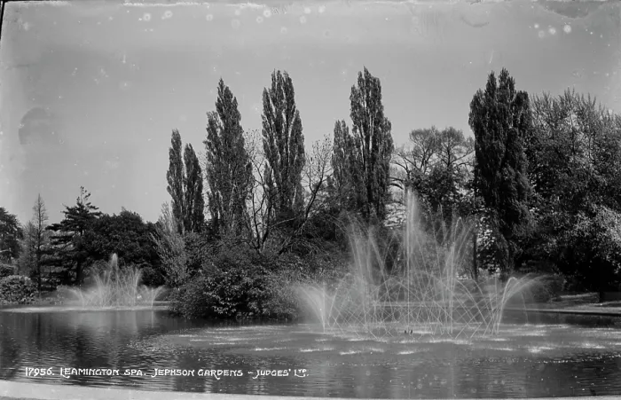 Framed Print : Jephson Gardens Fountain Framed Print : Jephson Gardens Fountain
