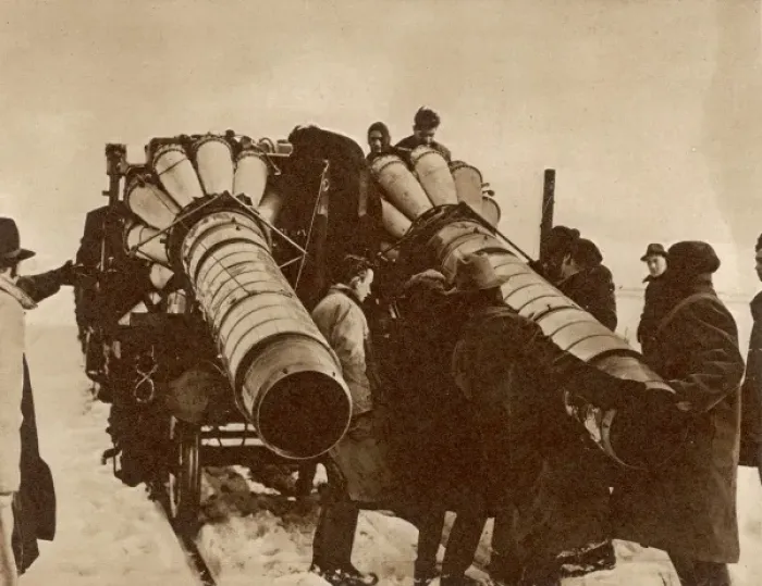 Framed Print : Jets to clear snow drifts in Wales in 1947 Framed Print : Jets to clear snow drifts in Wales in 1947