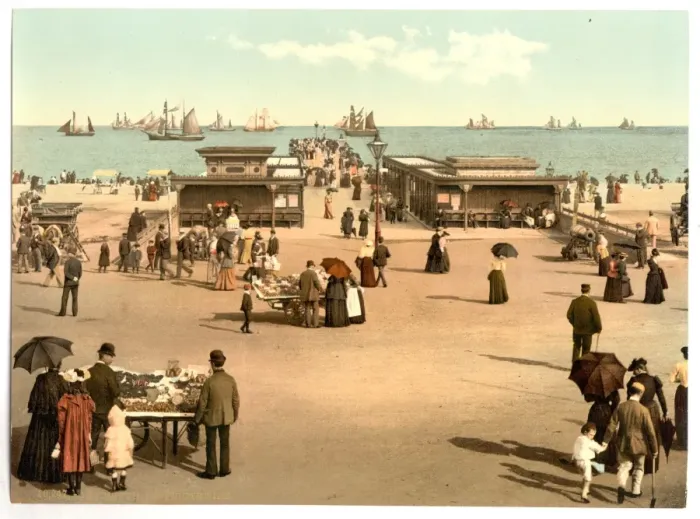 Framed Print : The jetty, Yarmouth, England Framed Print : The jetty, Yarmouth, England
