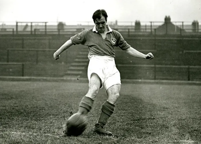 Framed Print : Jimmy Dickinson, Portsmouth FC and England footballer Framed Print : Jimmy Dickinson, Portsmouth FC and England footballer