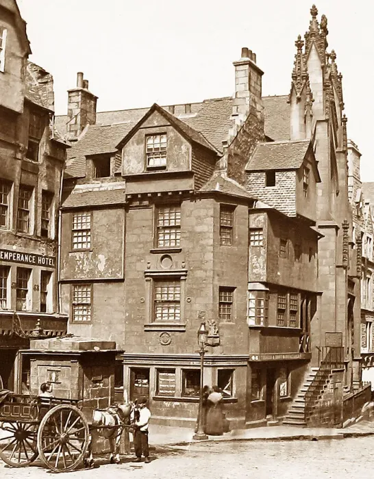 Framed Print : John Knox House and Temperance Hotel, Royal Mile, Edinburgh Framed Print : John Knox House and Temperance Hotel, Royal Mile, Edinburgh