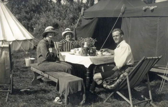 Framed Print : A jolly trio enjoying a very fancy breakfast (1 / 2) Framed Print : A jolly trio enjoying a very fancy breakfast (1 / 2)