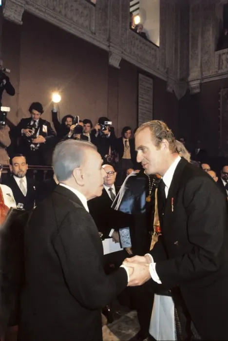 Framed Print : JUAN CARLOS I of Spain (1938); BORGES, Jorge Luis (1899-1986 Framed Print : JUAN CARLOS I of Spain (1938); BORGES, Jorge Luis (1899-1986