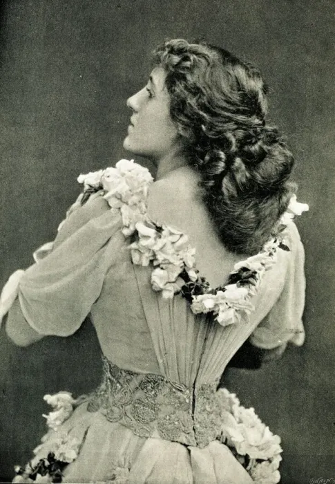 Framed Print : Julia Neilson, British actress Framed Print : Julia Neilson, British actress