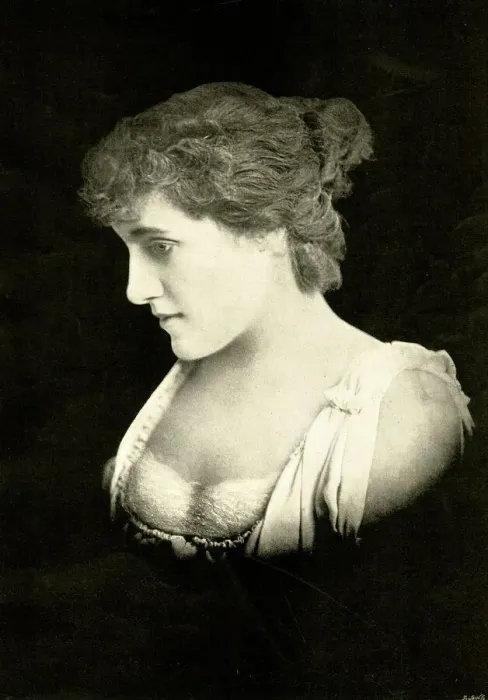 Framed Print : Julia Neilson, British actress Framed Print : Julia Neilson, British actress
