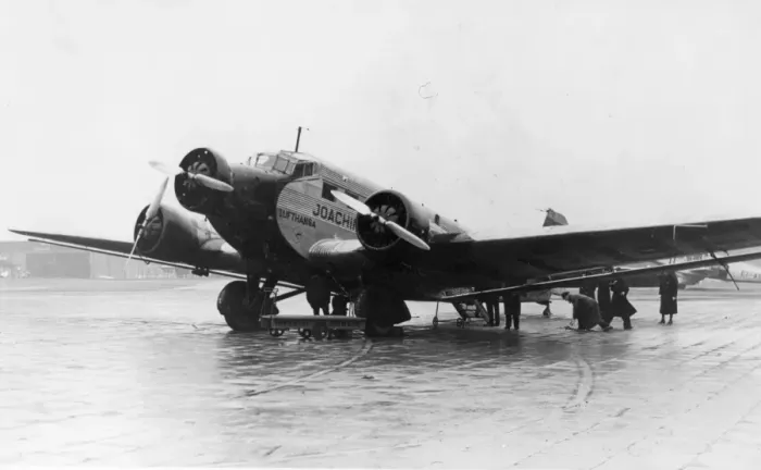 Framed Print : Junkers Ju52 / 3m of Lufthansa at Croydon Airport Framed Print : Junkers Ju52 / 3m of Lufthansa at Croydon Airport