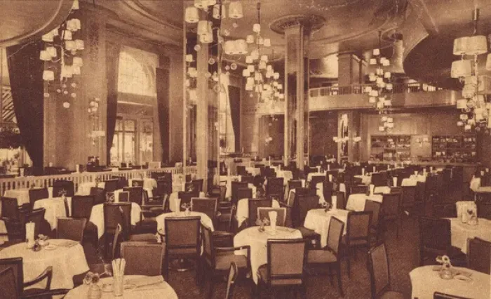 Framed Print : Kaffe Trumpf, Berlin, 1920s Framed Print : Kaffe Trumpf, Berlin, 1920s