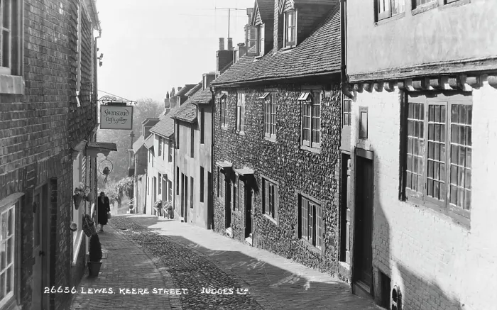 Framed Print : Keere Street in Lewes Framed Print : Keere Street in Lewes