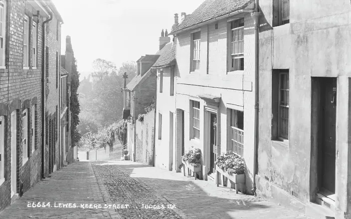 Framed Print : Keere Street in Lewes Framed Print : Keere Street in Lewes