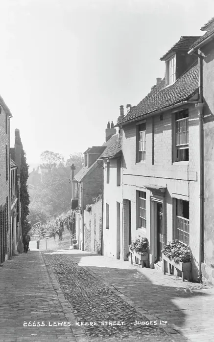 Framed Print : Keere Street in Lewes Framed Print : Keere Street in Lewes