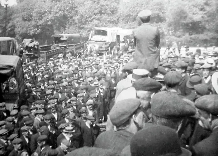 Framed Print : Keir Hardy addressing strikers, Tower Hill, London Framed Print : Keir Hardy addressing strikers, Tower Hill, London