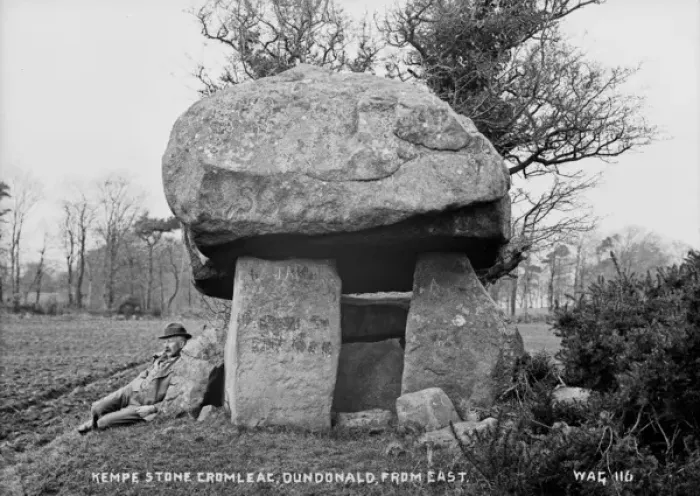 Framed Print : Kempe Stone Cromlech, Dundonald, from the East Framed Print : Kempe Stone Cromlech, Dundonald, from the East