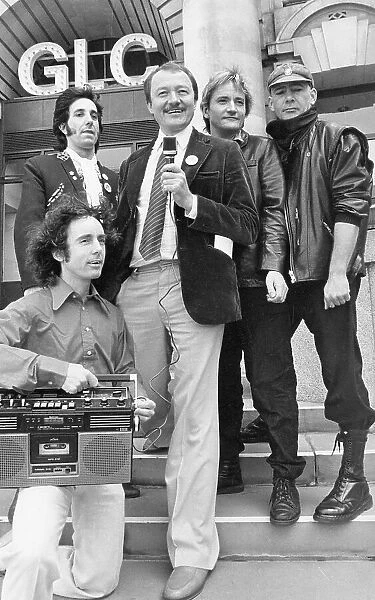 Ken Livingstone with The Flying Pickets