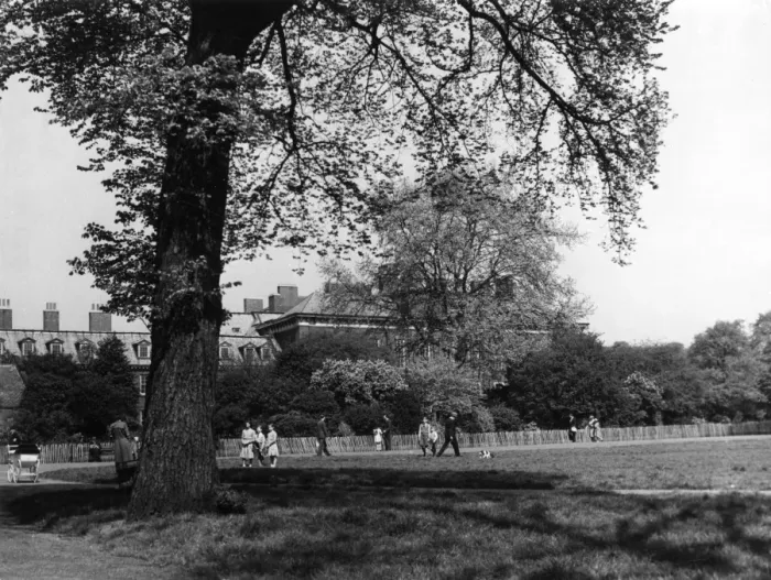 Framed Print : Kensington Palace 1930S Framed Print : Kensington Palace 1930S