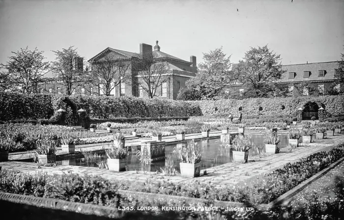 Framed Print : Kensington Palace Gardens Framed Print : Kensington Palace Gardens