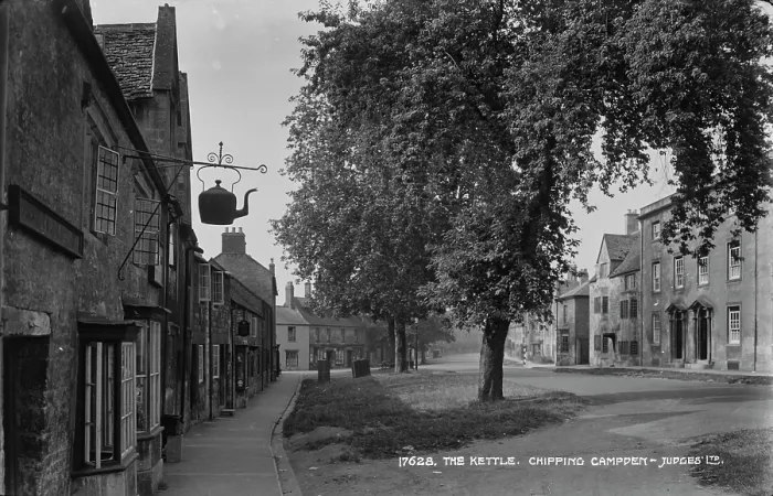 Framed Print : The Kettle in Chipping Campden Framed Print : The Kettle in Chipping Campden