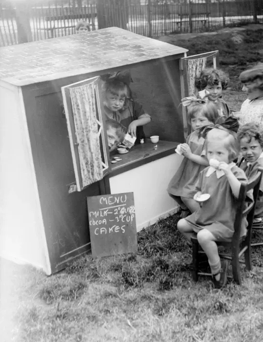 Framed Print : Kiddies Refreshments Framed Print : Kiddies Refreshments