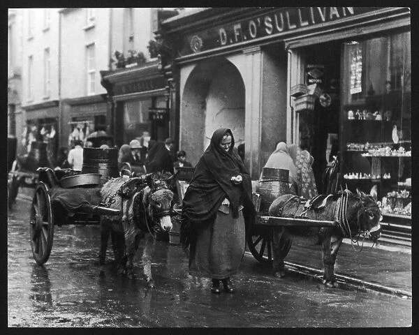 Killarney Cart Woman