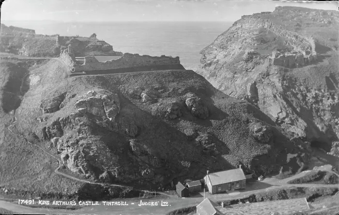 Framed Print : King Arthur's Castle, Tintagel Framed Print : King Arthur's Castle, Tintagel