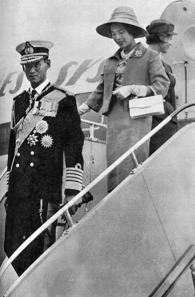 King Bhumibol and Queen Sirikit of Thailand on 5 December 1987 receiving money as a present to