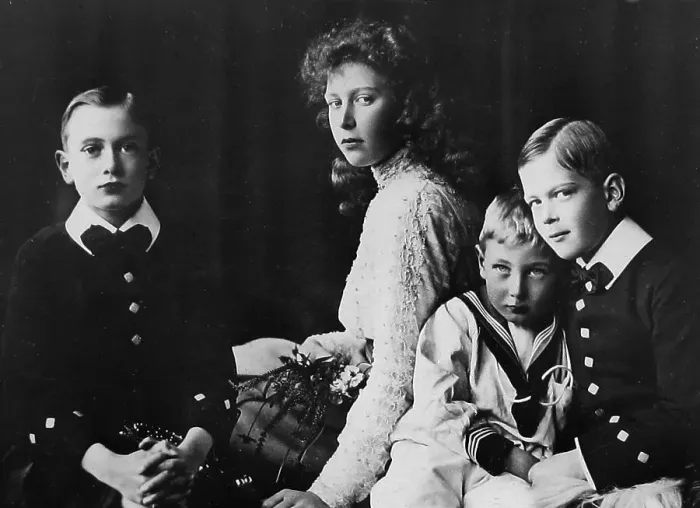Framed Print : King George V children, Henry, Mary, John and George Framed Print : King George V children, Henry, Mary, John and George