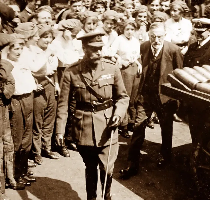 Framed Print : King George V with munitions workers at Holmes Framed Print : King George V with munitions workers at Holmes