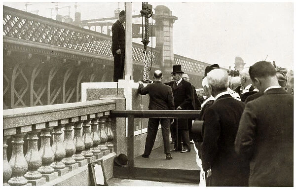 King George V opening bridge over River Clyde, Glasgow