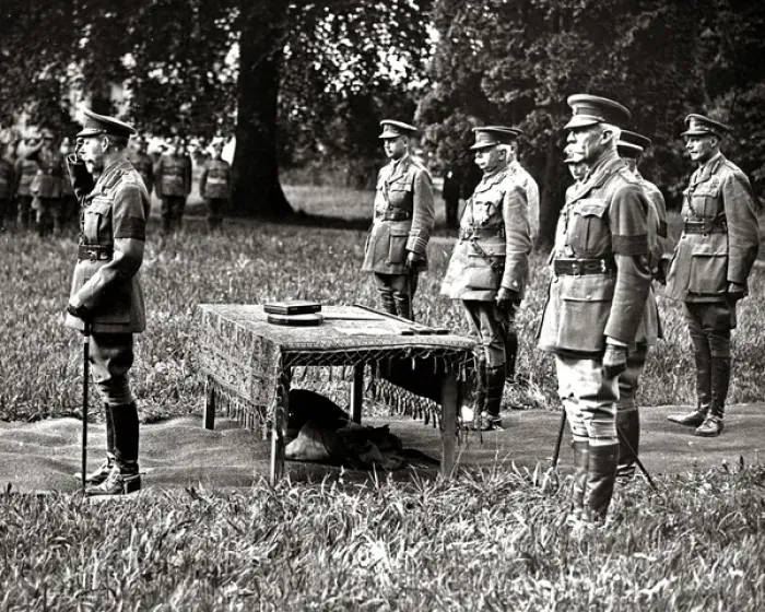 Framed Print : King George V presenting decorations, Western Front, WW1