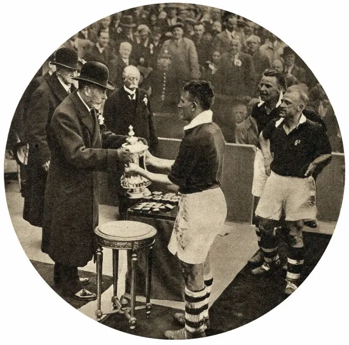 Framed Print : King George V presenting the F.A. Cup Trophy Framed Print : King George V presenting the F.A. Cup Trophy