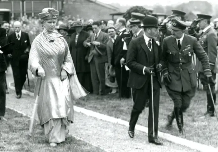 Framed Print : King George V and Queen Mary with AVM J. E. A. Higgins