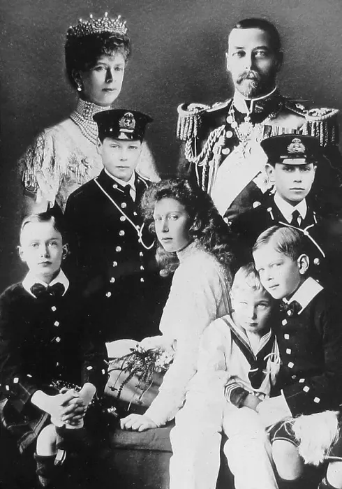 Framed Print : King George V, Queen Mary and their children Framed Print : King George V, Queen Mary and their children