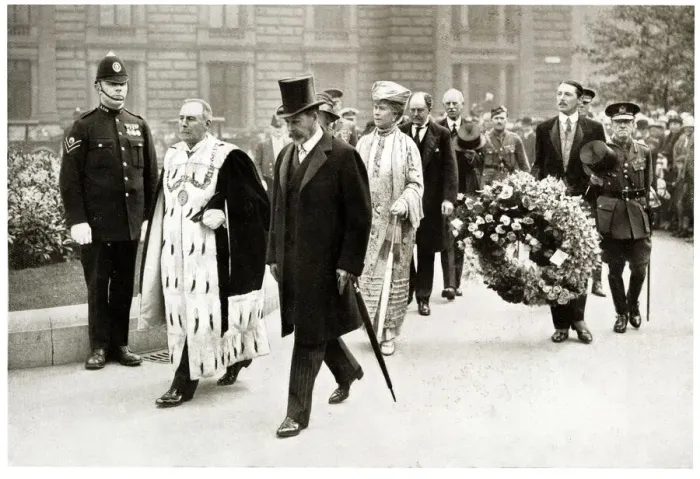 Framed Print : King George V and Queen Mary at Glasgow Cenotaph Framed Print : King George V and Queen Mary at Glasgow Cenotaph
