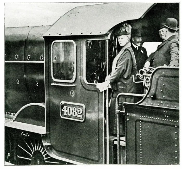 Framed Print : King George V and Queen Mary on GWR train, Swindon Framed Print : King George V and Queen Mary on GWR train, Swindon
