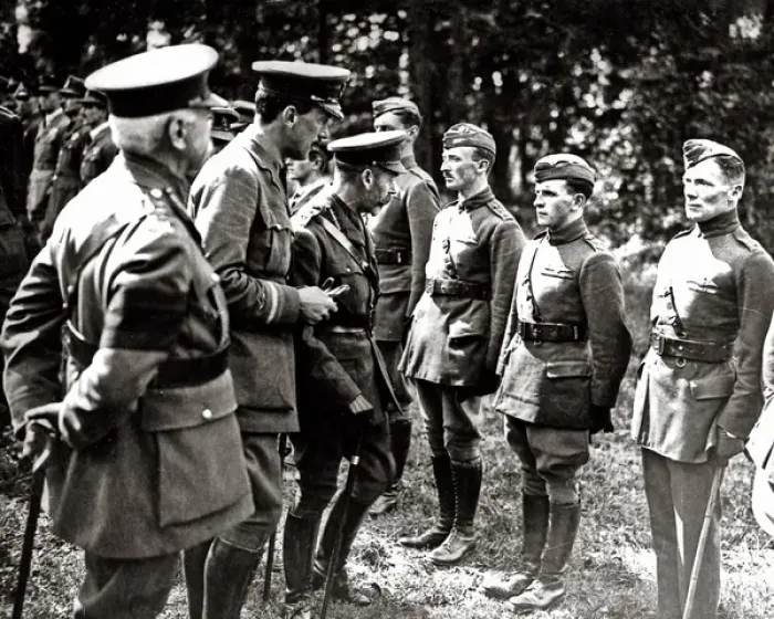 Framed Print : King George V with RAF pilots, Western Front, WW1 Framed Print : King George V with RAF pilots, Western Front, WW1