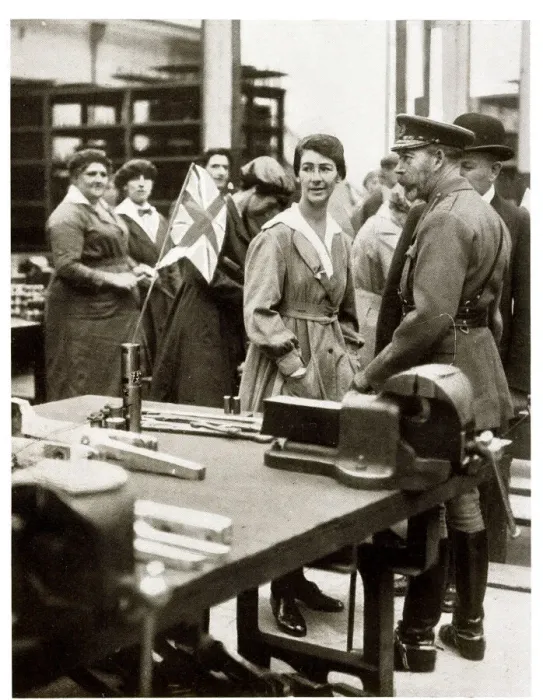 Framed Print : King George V visiting Glasgow factory, WW1 Framed Print : King George V visiting Glasgow factory, WW1