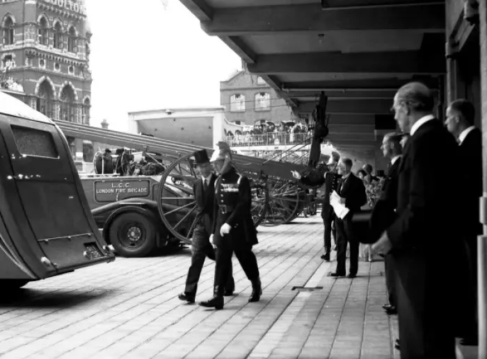 Framed Print : King George VI at the London Fire Brigade Lambeth HQ Framed Print : King George VI at the London Fire Brigade Lambeth HQ