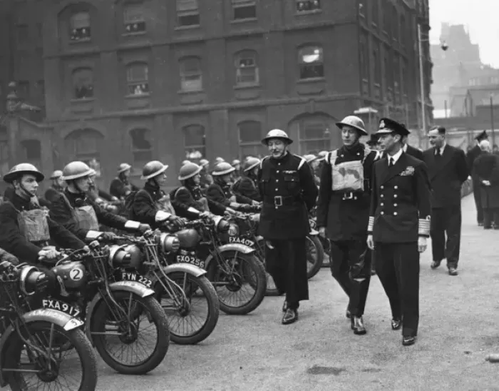 Framed Print : King George VI visiting LFB Headquarters, Lambeth, WW2 Framed Print : King George VI visiting LFB Headquarters, Lambeth, WW2
