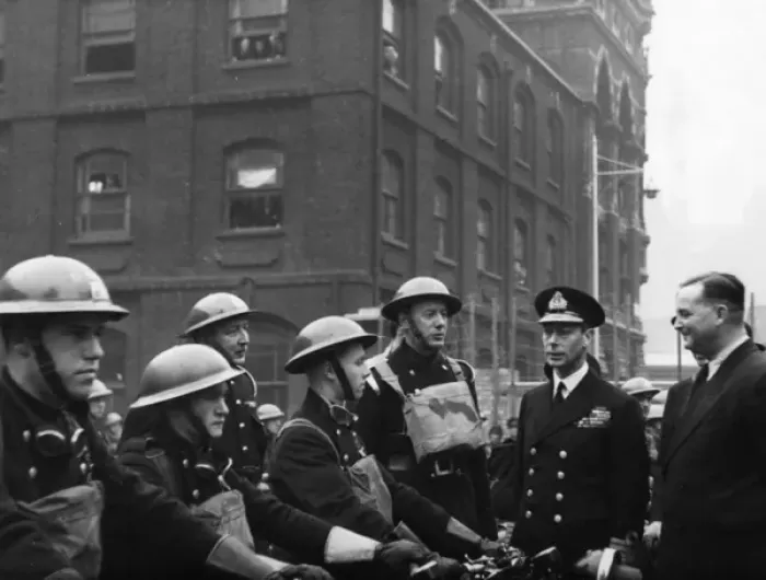 Framed Print : King George VI visiting LFB Headquarters, Lambeth, WW2 Framed Print : King George VI visiting LFB Headquarters, Lambeth, WW2