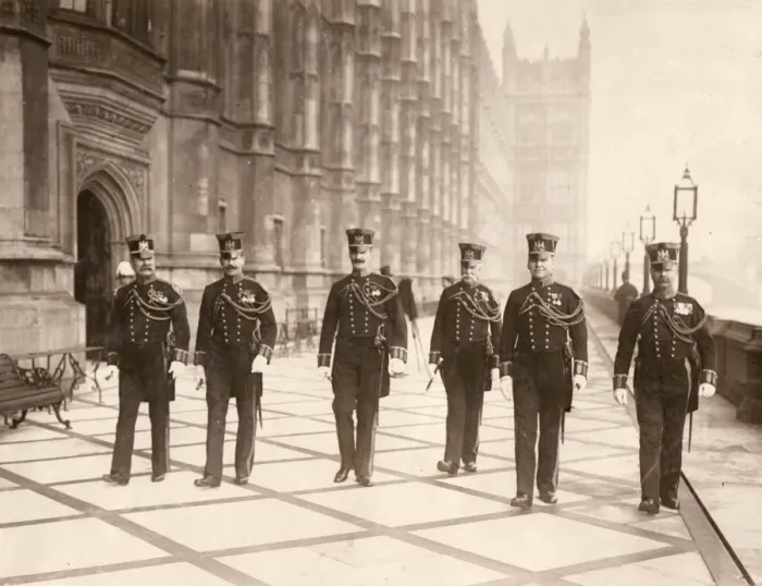 Framed Print : Kings Bodyguard outside Parliament, London Framed Print : Kings Bodyguard outside Parliament, London