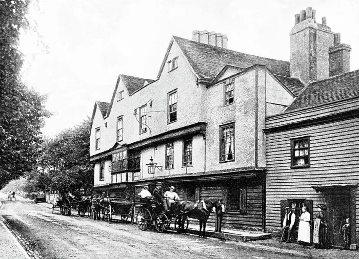 Framed Print : The Kings Head, Chigwell early 1900's Framed Print : The Kings Head, Chigwell early 1900's