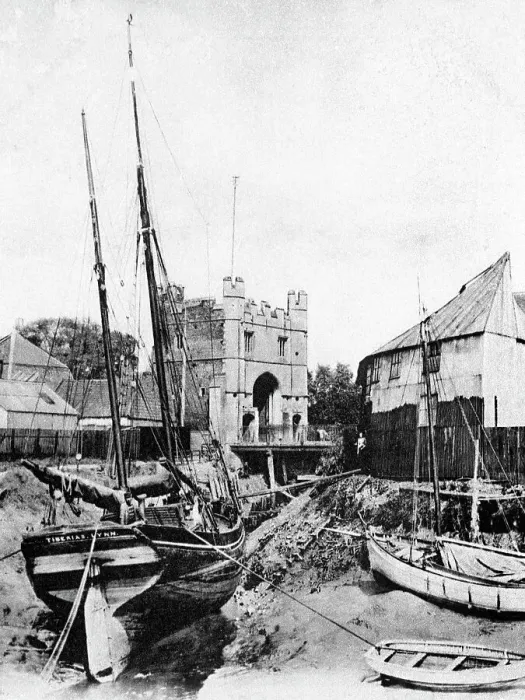 Framed Print : King's Lynn South Gate Harbour early 1900s Framed Print : King's Lynn South Gate Harbour early 1900s