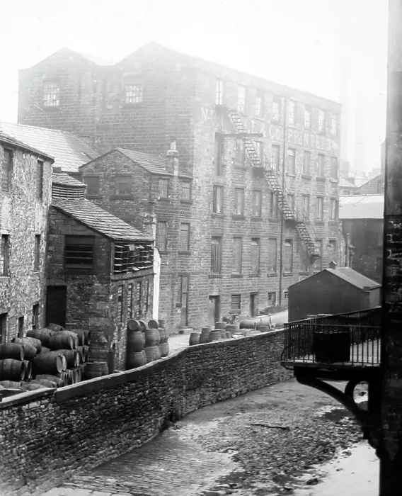 Framed Print : King's Mill, Burnley, Lancashire, early 1900s Framed Print : King's Mill, Burnley, Lancashire, early 1900s