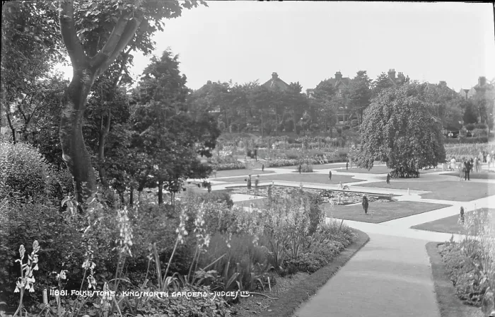 Framed Print : Kingsnorth Gardens in Folkestone Framed Print : Kingsnorth Gardens in Folkestone