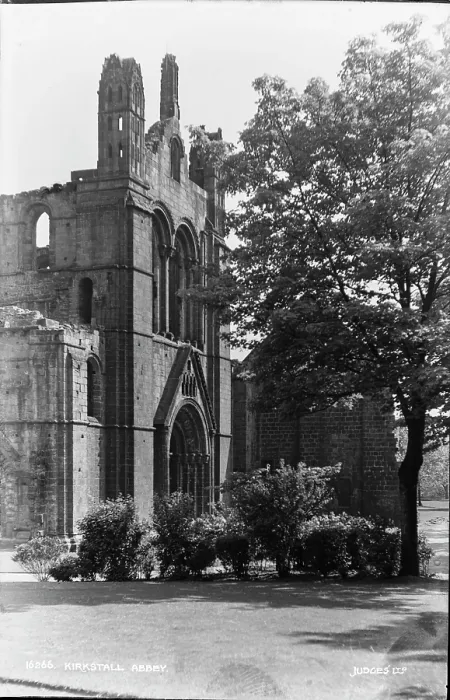 Framed Print : Kirkstall Abbey Framed Print : Kirkstall Abbey