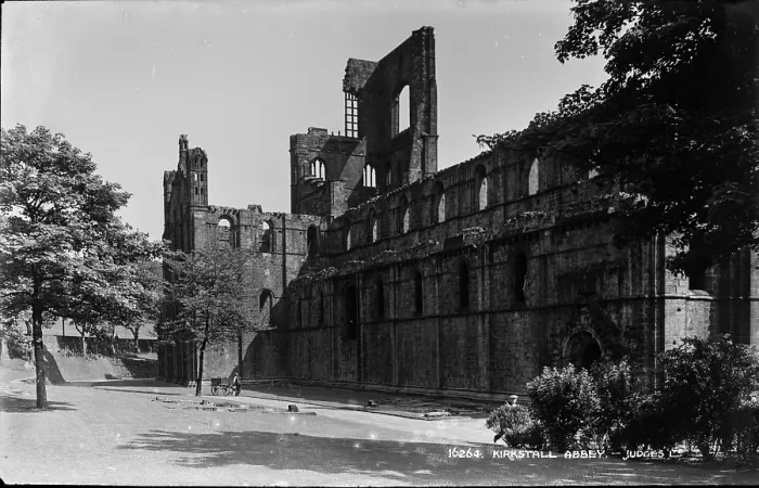 Framed Print : Kirkstall Abbey Ruins Framed Print : Kirkstall Abbey Ruins